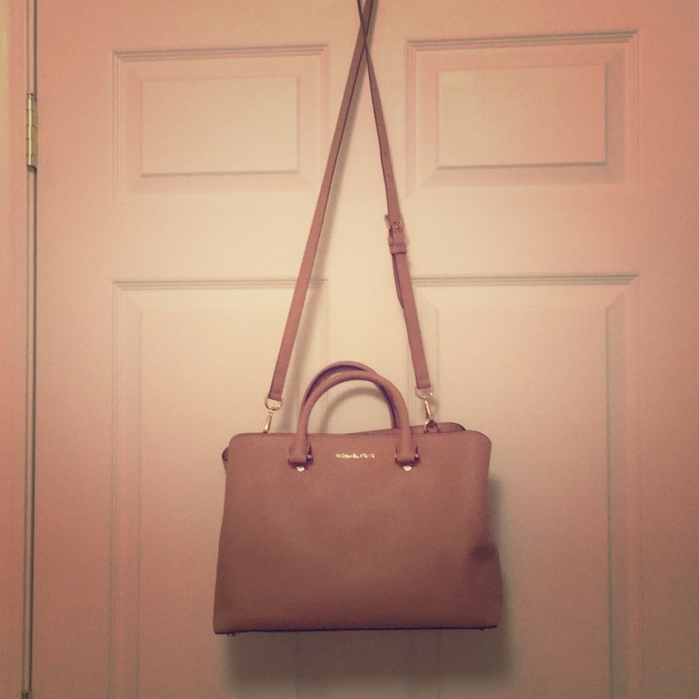 Gently used Michael Kors crossbody purse.
